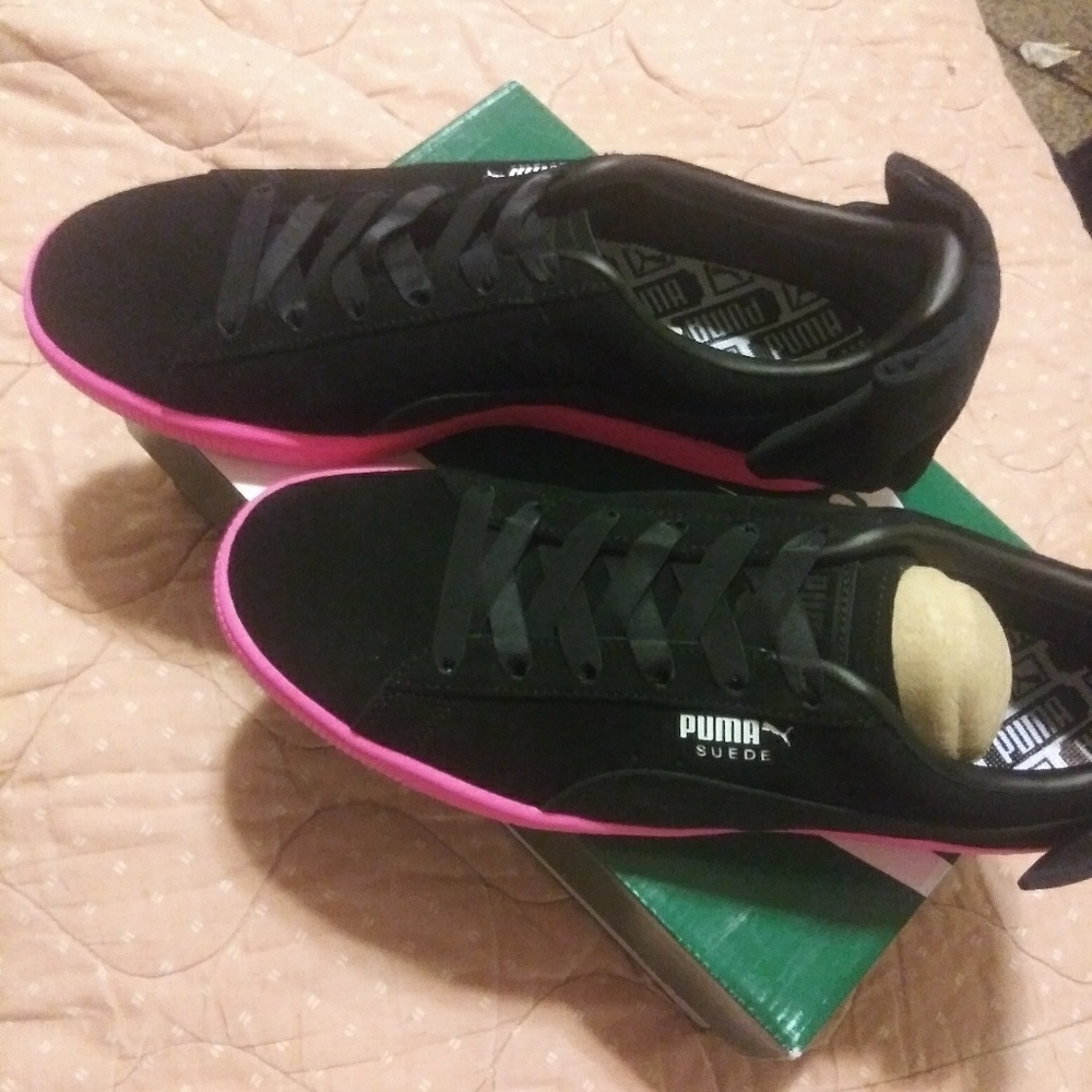 Black and Pink Pumas brand new